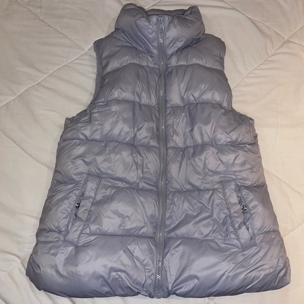 Old Navy puffer vest. Size small, silver/grey